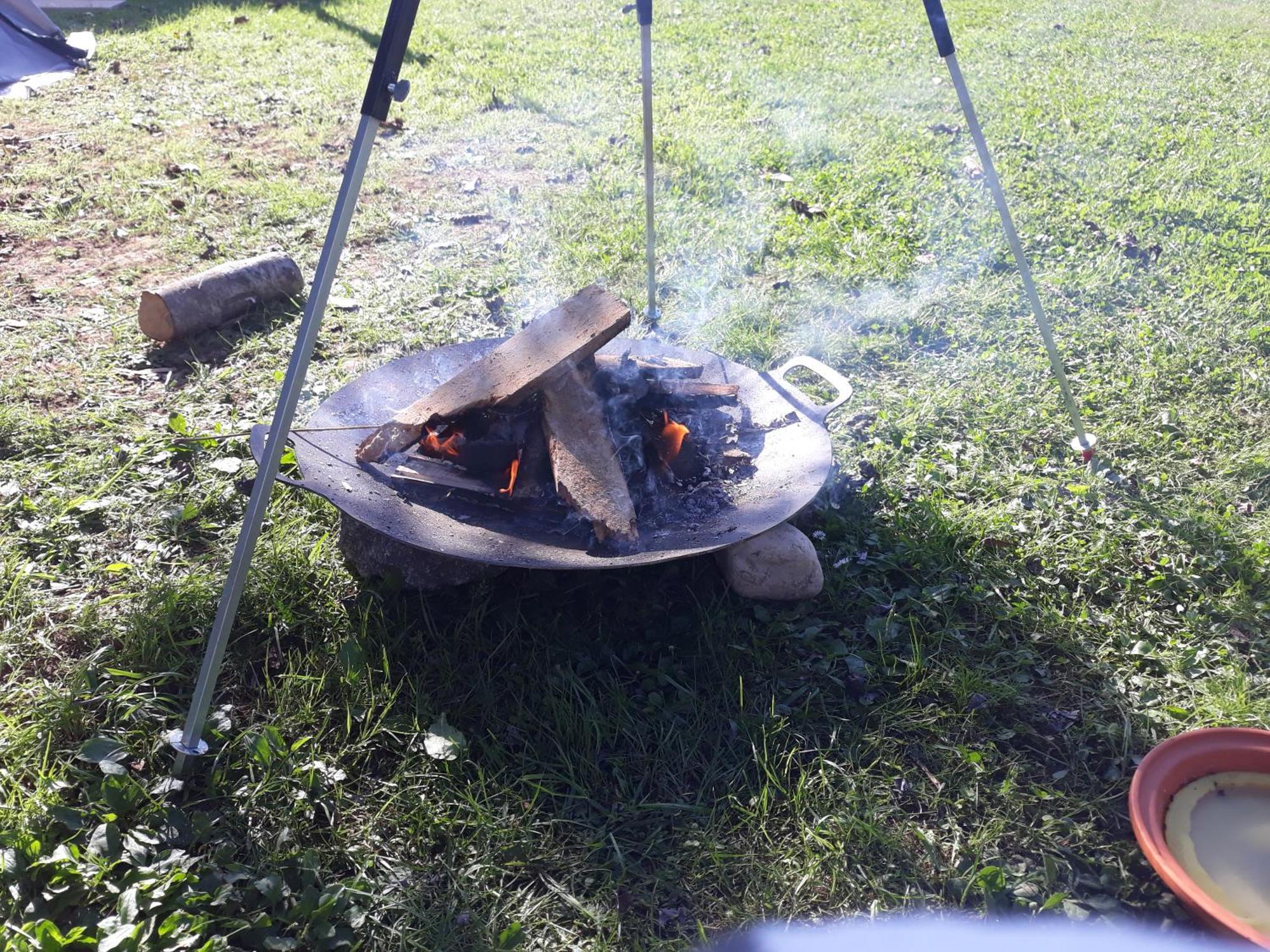 Camping Under The Walnut In Your Own Tent On A Shared Lot And Shared Bathroom ลูบลิยานา ภายนอก รูปภาพ