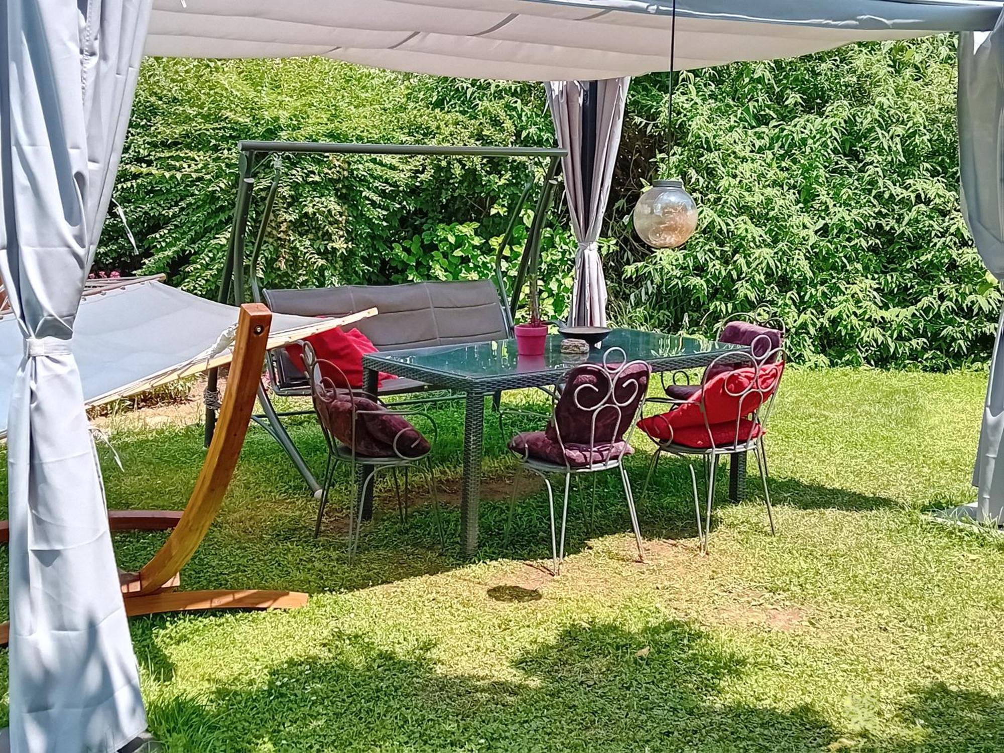 Camping Under The Walnut In Your Own Tent On A Shared Lot And Shared Bathroom ลูบลิยานา ภายนอก รูปภาพ